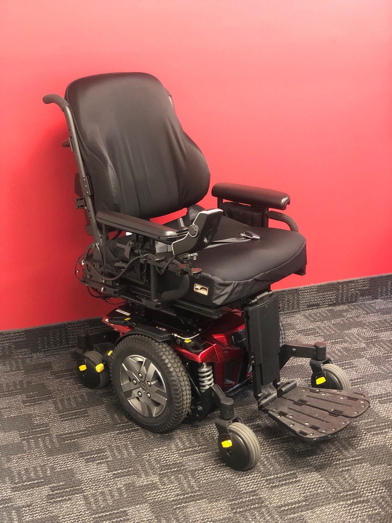 Used Pride Quantum Edge 2.0 Power Wheelchair w Power Elevating Seat